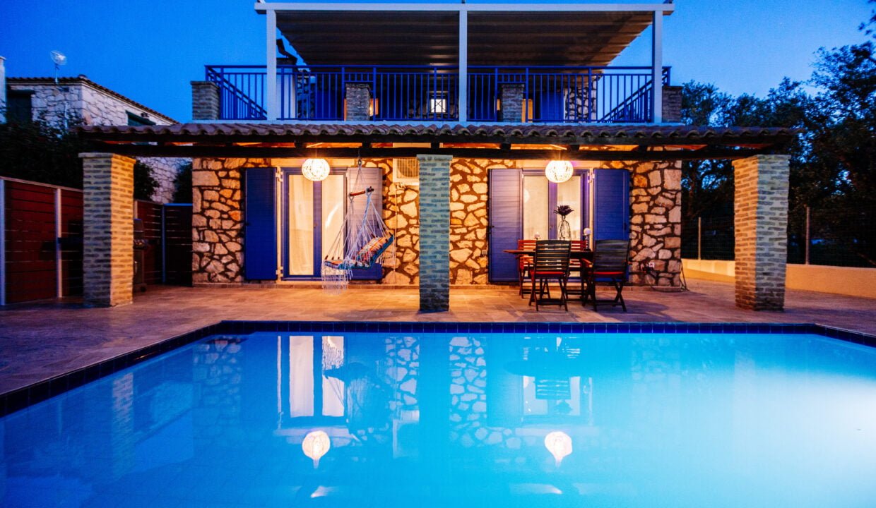 Rosemarie Night (23)